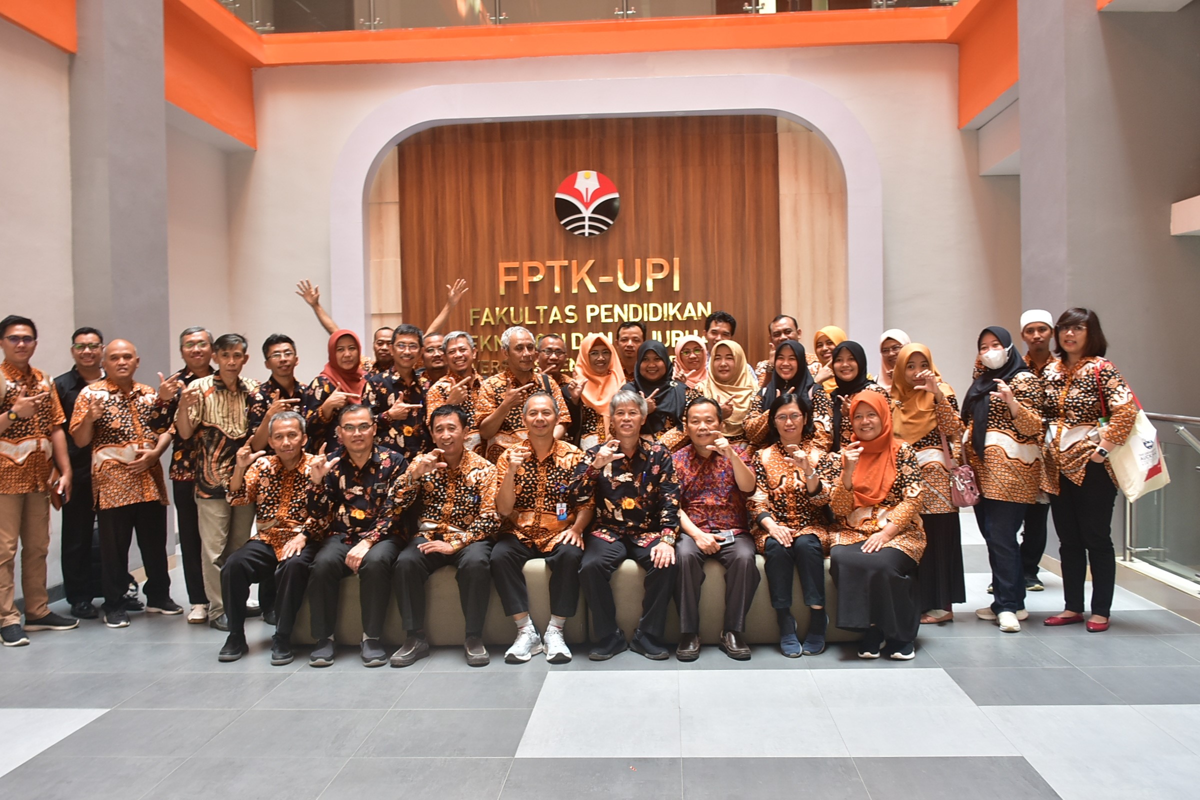 FT UNY lakukan studi banding ke FPTK UPI