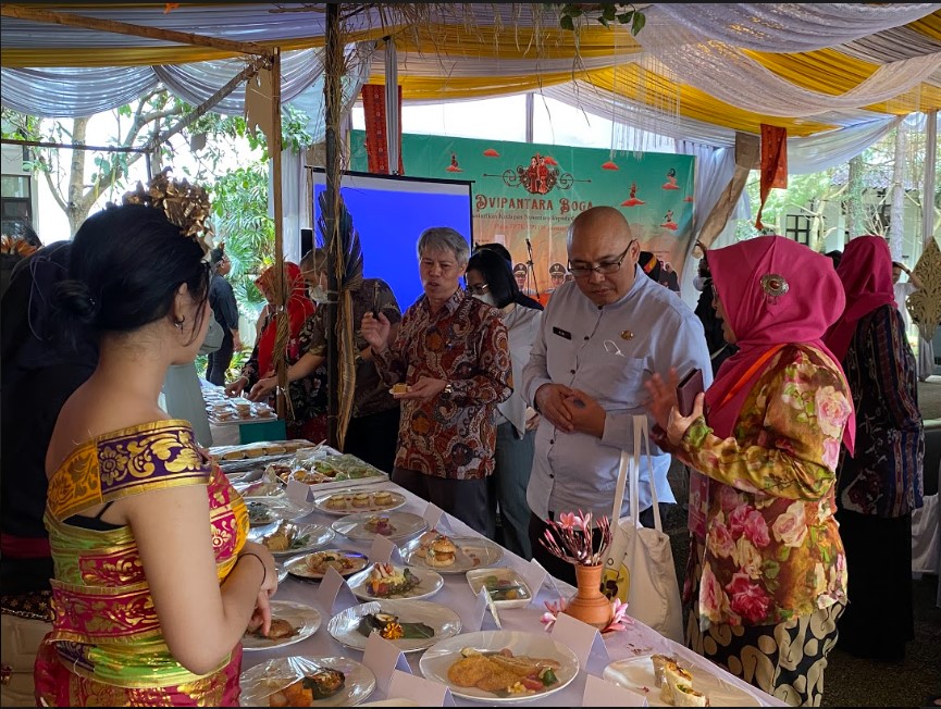 Mahasiswa Program Studi Pendidikan Tata Boga DPKK FPTK UPI Menyelenggarakan Dvipantara Boga sebagai Pelestarian Kudapan Nusantara