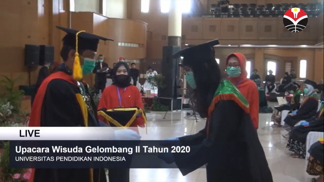 113 Mahasiswa FPTK UPI Wisuda Online karena Pandemi COVID-19