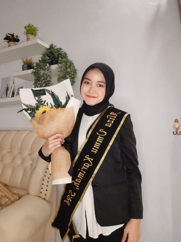 Berawal dari Hobi Masa Kecil Aliza Ummu Karimah Beberkan Kisahnya Sebagai Wisudawan Terbaik Prodi Pendidikan Tata Busana