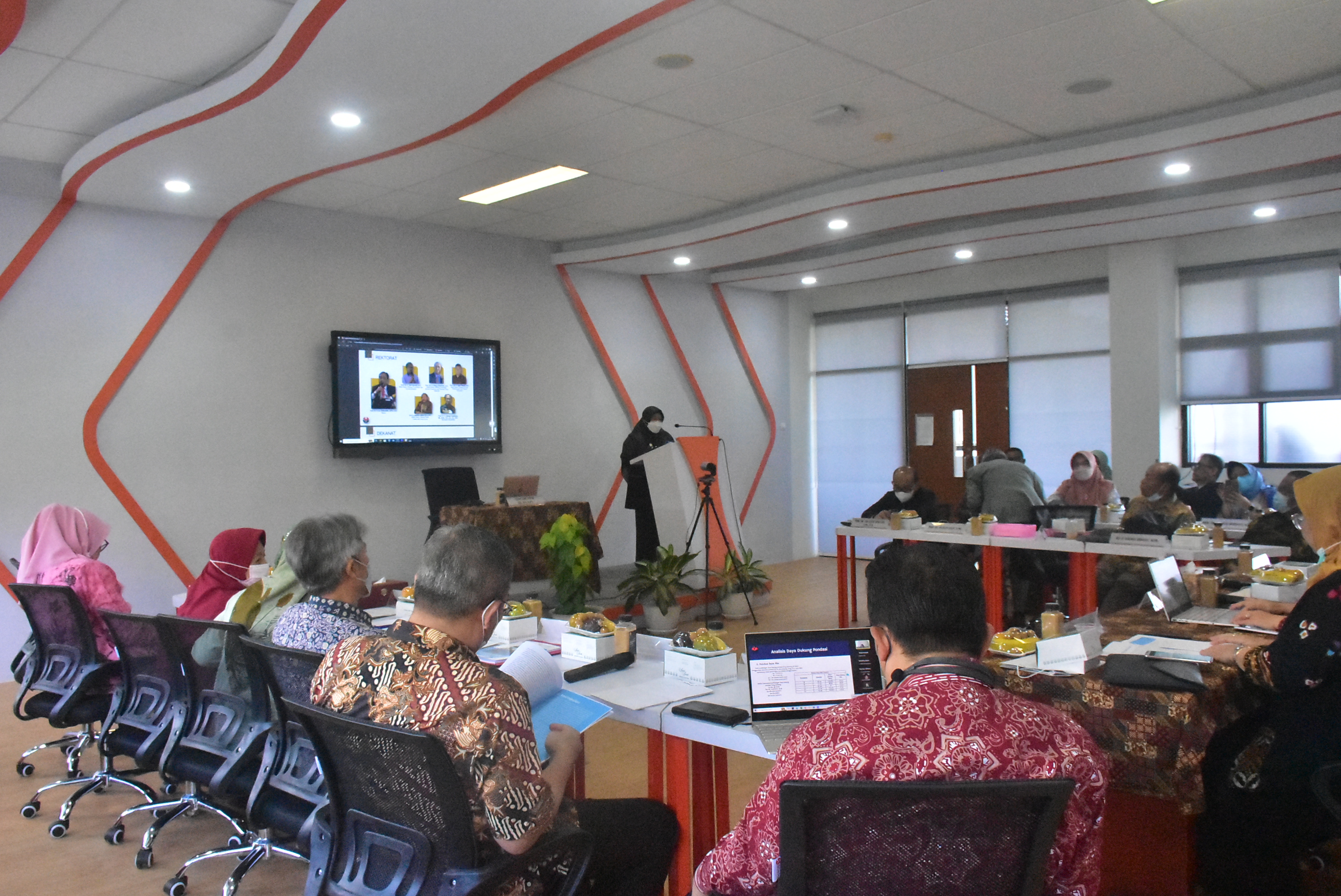 Paper Position Dr Ana M.Pd., Calon Guru Besar Fakultas Pendidikan Teknologi dan Kejuruan Universitas Pendidikan Indonesia
