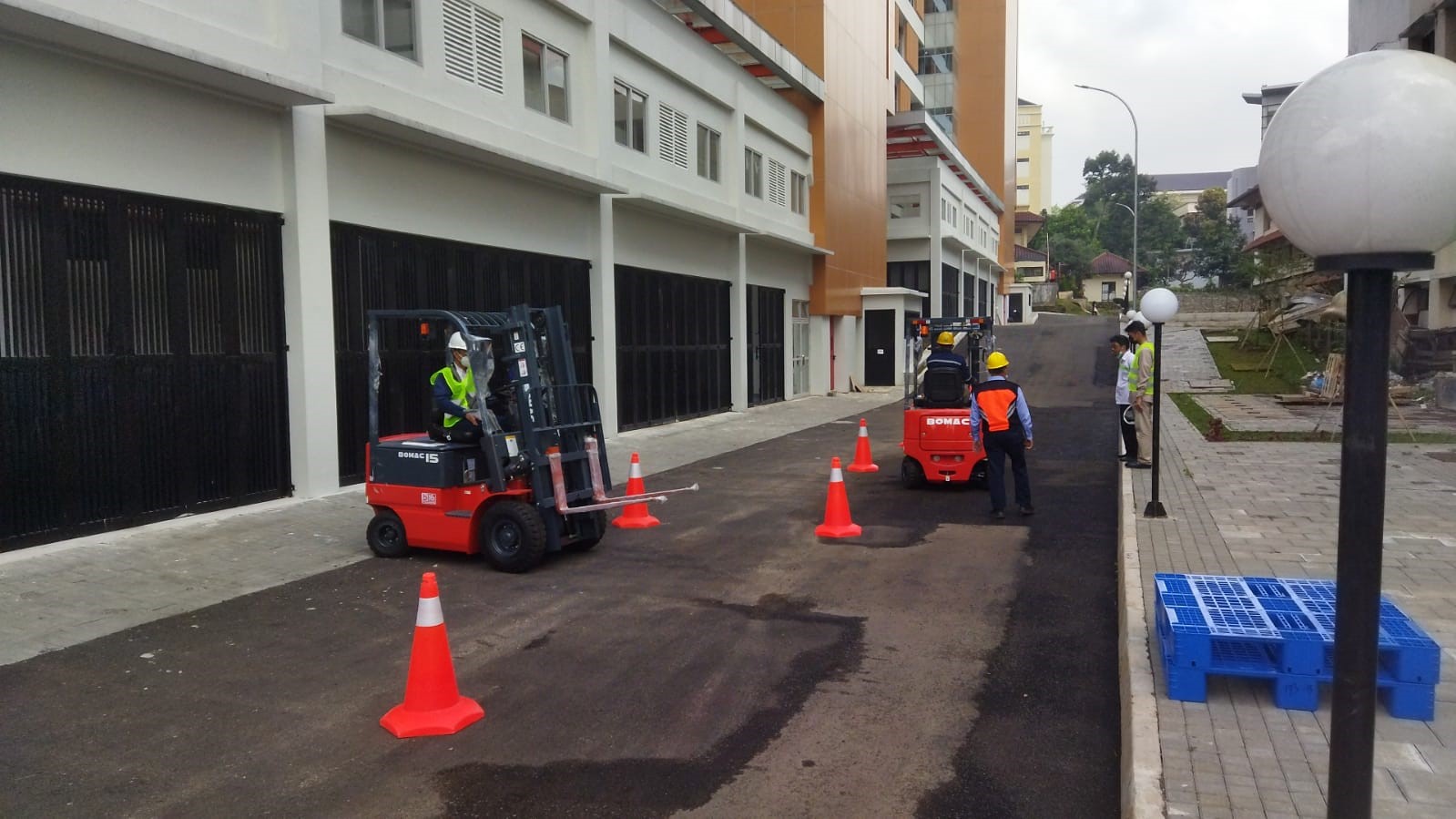 Dosen Prodi Teknik Logistik FPTK UPI Ikuti Sertifikasi Forklift Kemenaker RI