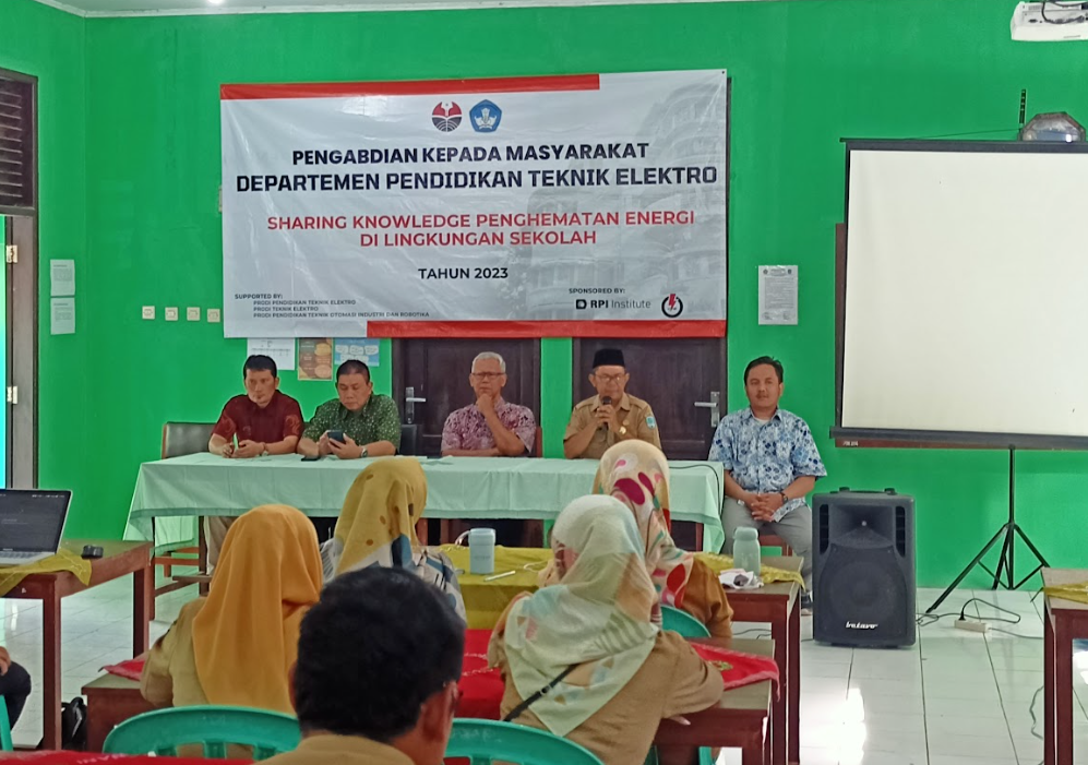Prodi Pendidikan Teknik Elektro, Teknik Elektro, dan PTOIR Gelar "Sharing Knowledge": Pengehematan Energi dan Literasi Digital untuk Guru SMPN 3 Cimerak