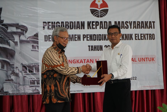 Departemen Pendidikan Teknik Elektro Selenggarakan Pengabdian Kepada Masyarakat dengan Tema “Peningkatan Literasi Digital untuk Guru di SMKN 1 Cisarua 