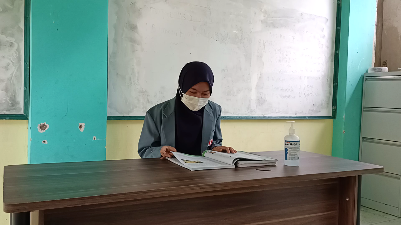Mimpi Sederhana Rizka Latifah, Wisudawan Terbaik Tingkat Program Studi Pendidikan Kesejahteraan Keluarga FPTK UPI