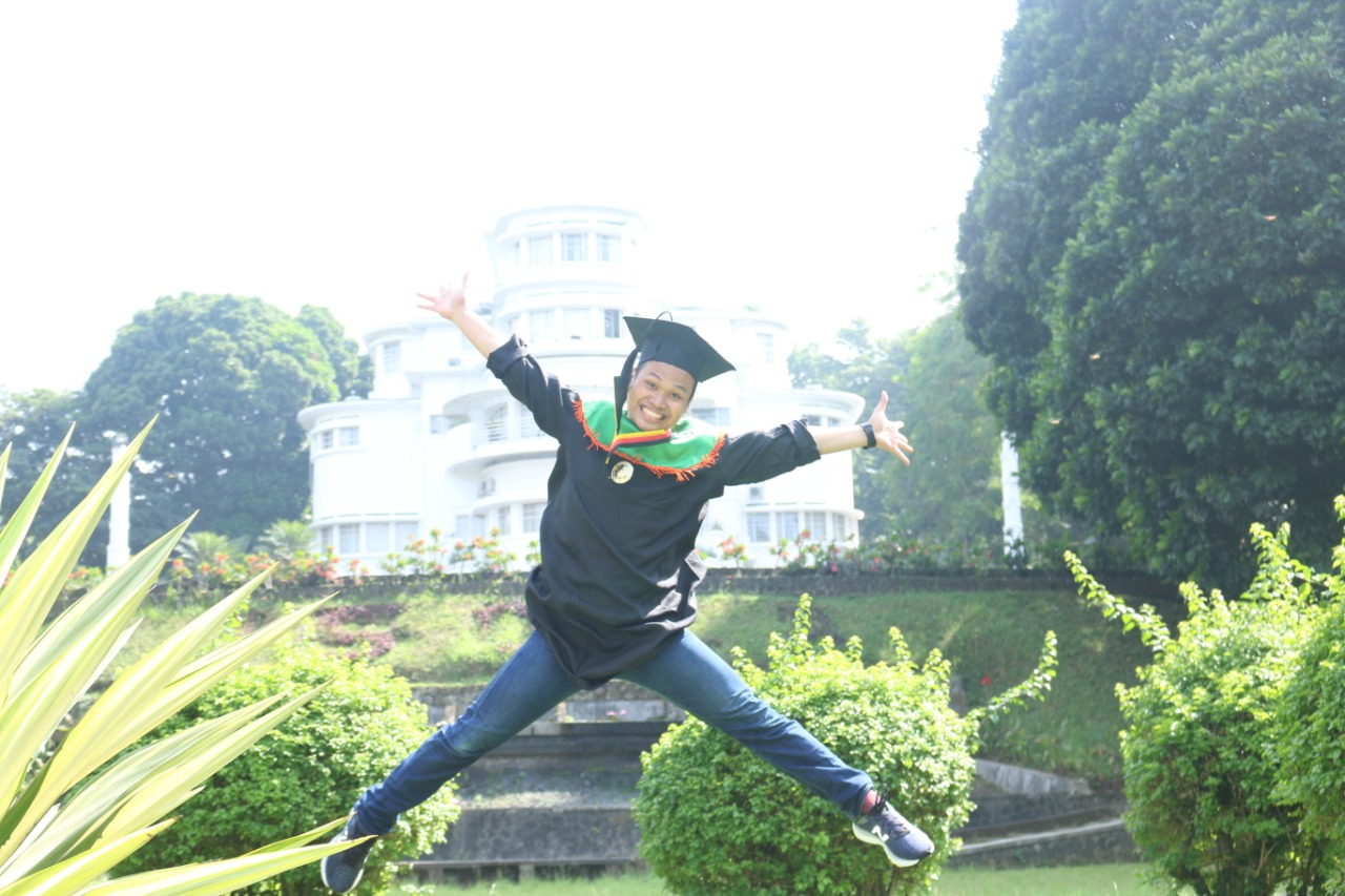 In Mustagisin Anak Blasteran Raih Wisudawan Terbaik FPTK UPI