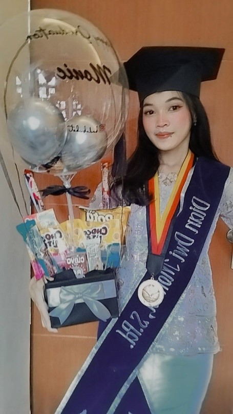 Aktif di Organisasi, Dian Dwi Monica Raih Wisudawan Terbaik Tingkat Prodi PKK FPTK UPI