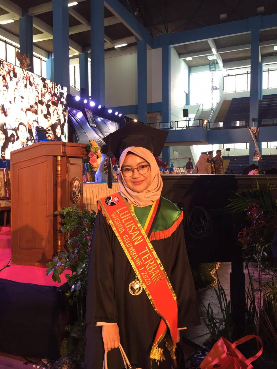 Novita Purnamasari Hendarmin, Wisudawan Terbaik FPTK UPI: Piagam untuk Kedua Orang Tua