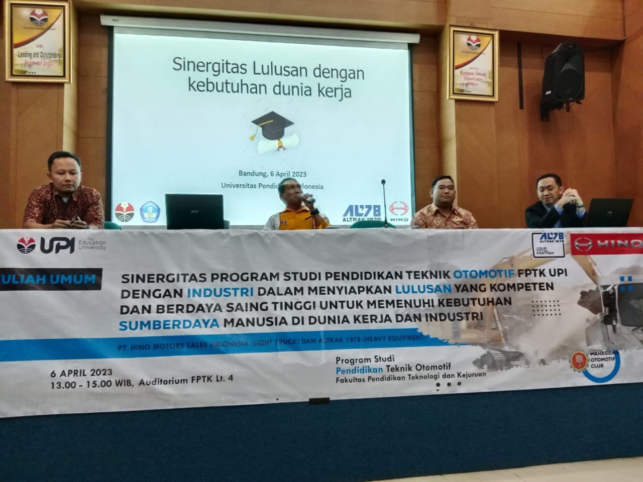 Prodi Pendidikan Teknik Otomotif bersama PT. Hino Motors Sales Indonesia dan Altrak 1978 Sukses Selenggarakan Kuliah Umum 