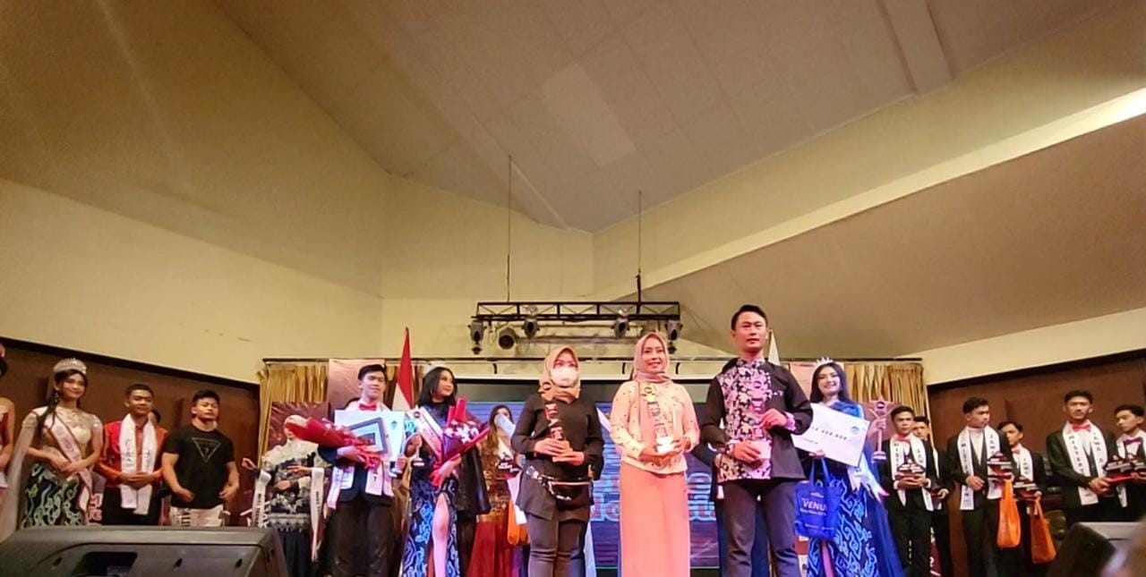 Asri Wibawa Sakti, S.Pd., M.Pd, Dosen Prodi Pendidikan Tata Busana Tampil Sebagai Juri GRAND FINAL MISS TEENAGER & MISTER TEEN JAWA BARAT