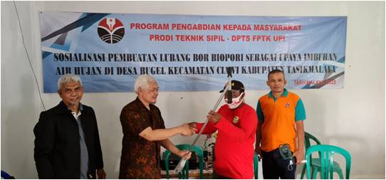 Tim P2M Prodi Teknik Sipil UPI berikan Pelatihan Pembuatan LRB di Desa Bugel Kecamatan Ciawi Kabupaten Tasikmalaya