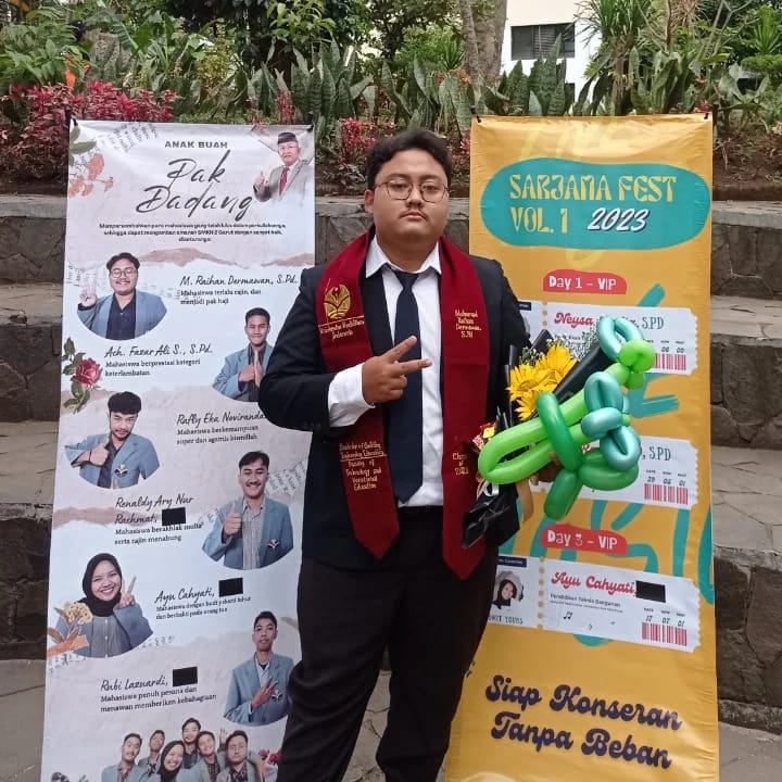 SELAMAT!!! Muhamad Raihan Dermawan Menjadi Lulusan Terbaik Program Studi Pendidikan Teknik Bangunan Angkatan 2019 pada Gelaran Wisuda Gelombang III UPI Bandung 11 Oktober 2023