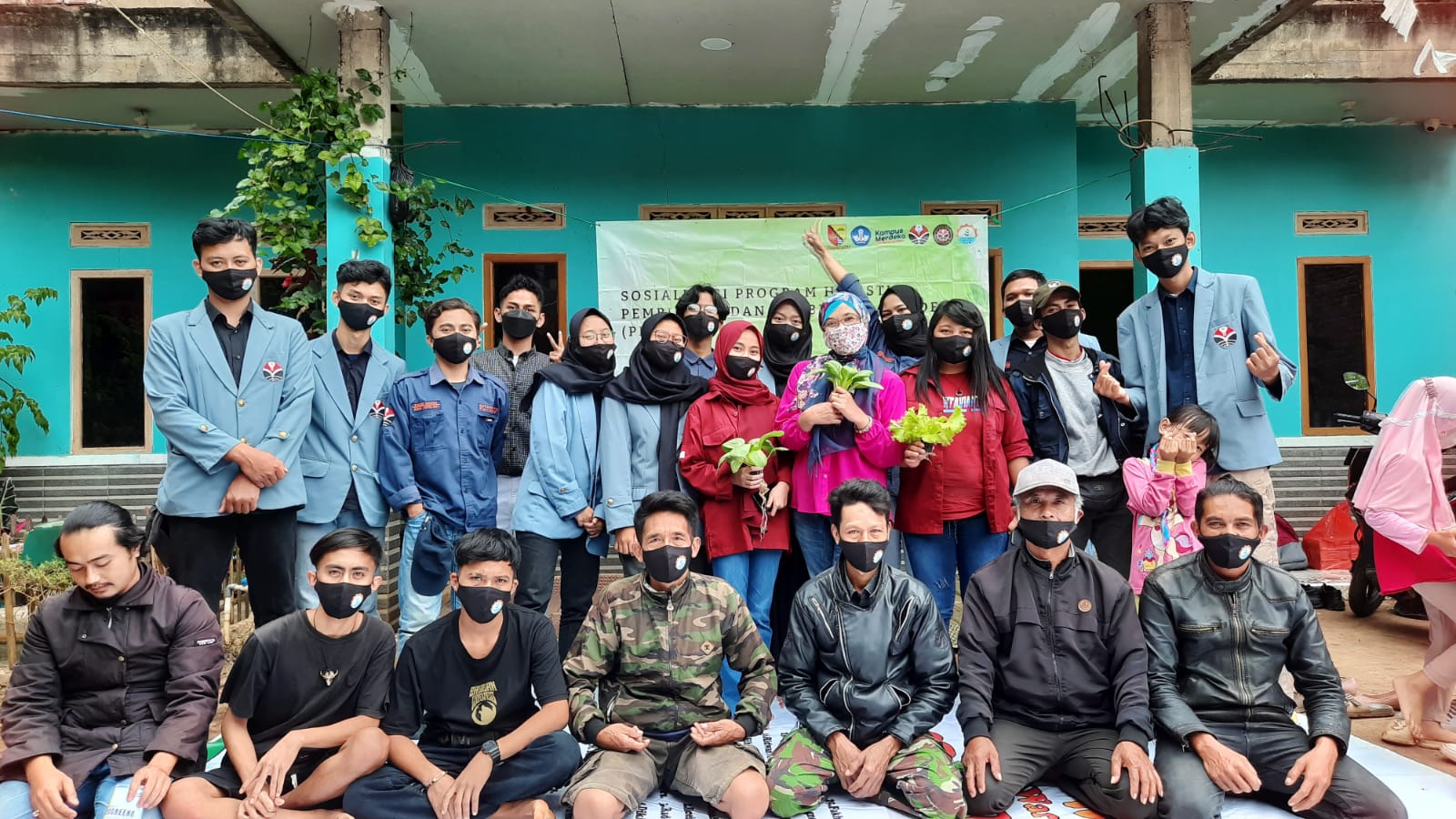 Melalui PHP2D Tim Himpunan Mahasiswa Mesin UPI Terapkan Teknologi HYDROGREENO (Hydroponic Green Energy with Arduino) Untuk Permasalahan Lahan Pertanian di Desa Cipanjalu