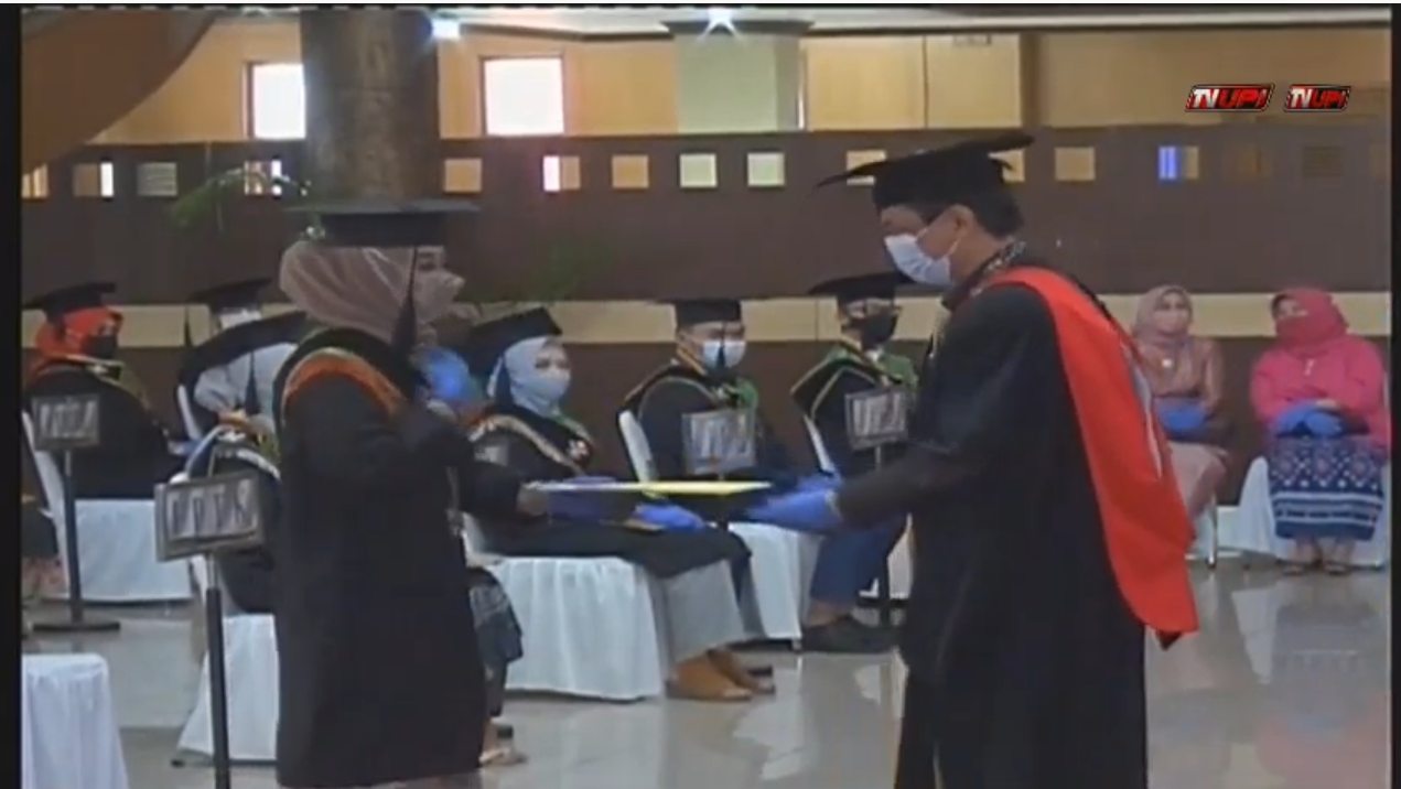 Sintia Wulan, the Best Graduate in FPTK UPI with a GPA of 3.90, Has a Myriad of Achievements