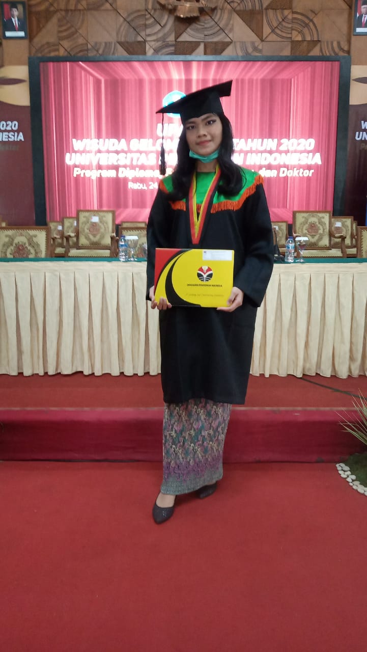 Lulus Cumlaude, Efraimy Ruth Sinaga, Perwakilan Wisudawan FPTK Terima Ijazah Langsung 