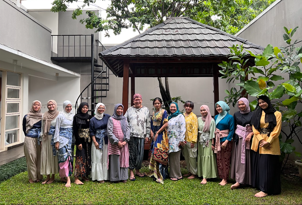 Kewirausahaan Berbasis Budaya: Langkah Mahasiswa Tata Busana FPTI UPI Dukung Pendidikan dan Ekonomi Berkelanjutan”