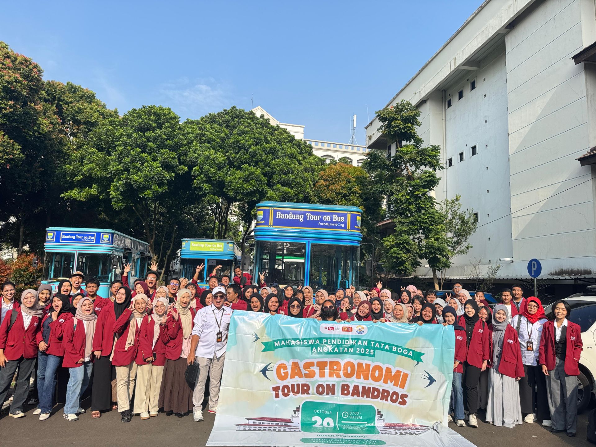 Menjelajahi Bandung dengan Bandros: Mahasiswa Tata Boga FPTI UPI Wujudkan Edukasi dan Ekowisata Gastronomi Berbasis SDGs