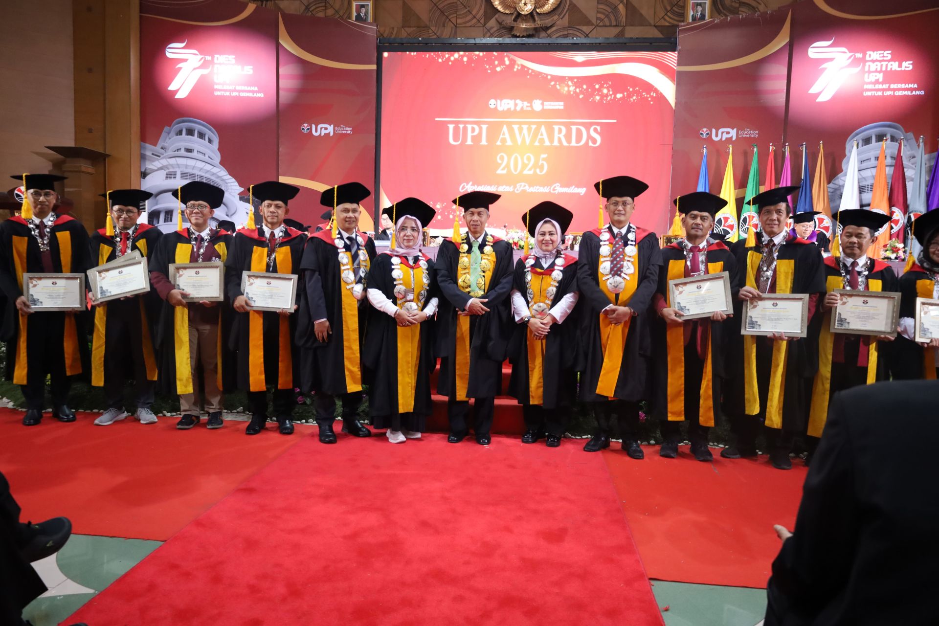 FPTI Terima Penghargaan Runner Up Media Sosial Kategori Unit Akademik di Ajang UPI AWARDS 2025 pada kegiatan Dies Natalis ke-71 UPI