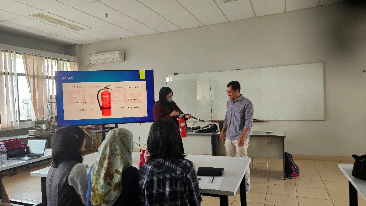 Sosialisasi Penggunaan APAR di Lingkungan Prodi Pendidikan Tata Busana UPI: Wujud Kepedulian terhadap Keselamatan dan Kesiapsiagaan Bencana Kebakaran