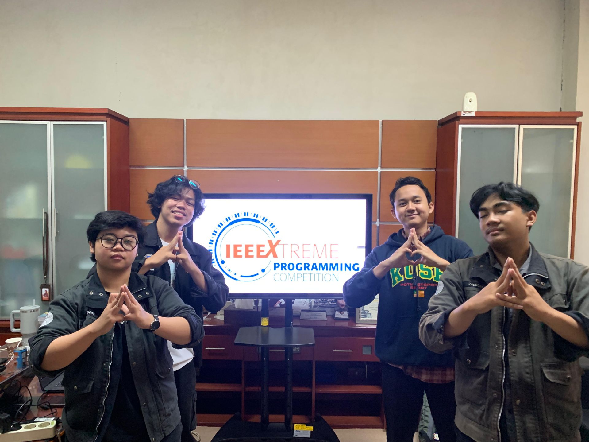Mahasiswa FPTI IEEE UPI Student Branch Raih Peringkat 1 Nasional pada IEEEXtreme Programming Competition 19.0