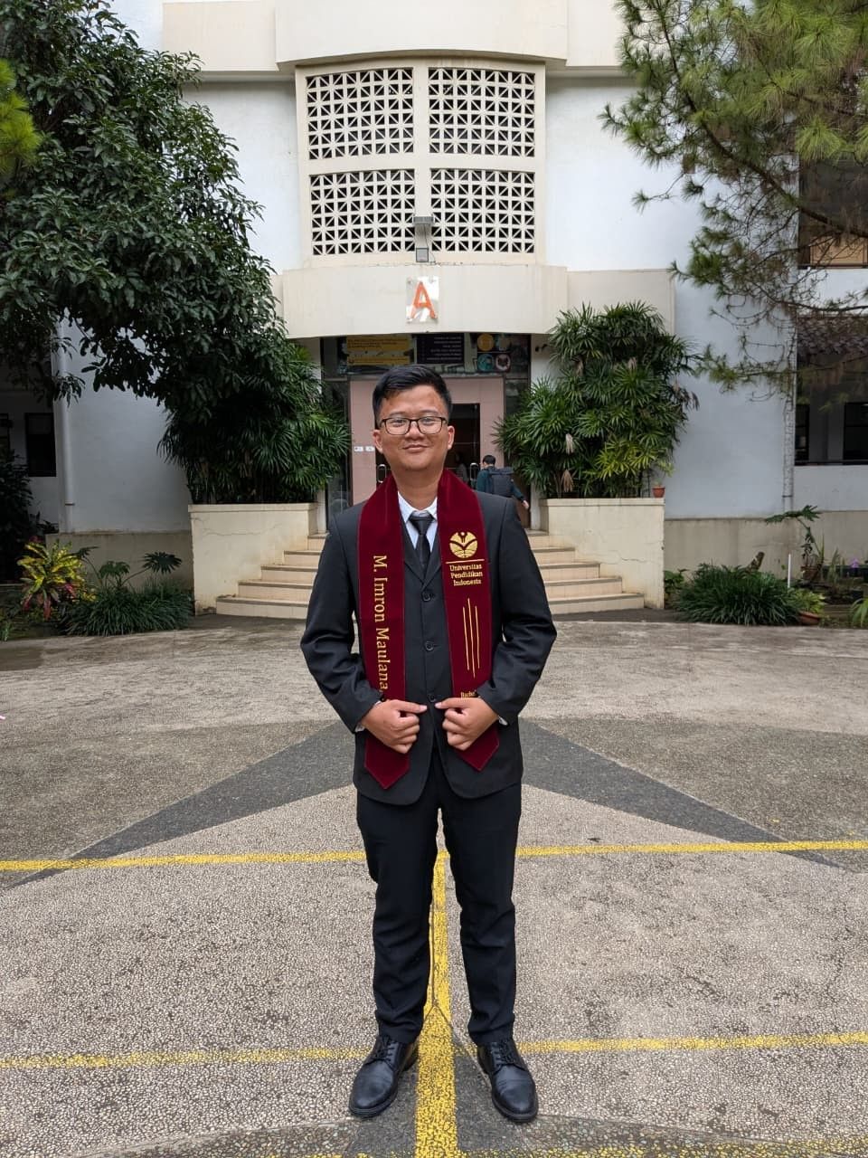 Konsistensi dan Kerja Keras untuk Mewujudkan Quality Education: Kisah Inspiratif Muhammad Imron Maulana, Lulusan Terbaik Pendidikan Teknik Elektro