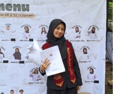 Berawal dari Pilihan Kedua, Berakhir di Posisi Pertama: Cerita Dhea Avelina Mayangsari, Wisudawan Terbaik Prodi Pendidikan Tata Boga pada Wisuda Gelombang III Tahun 2025