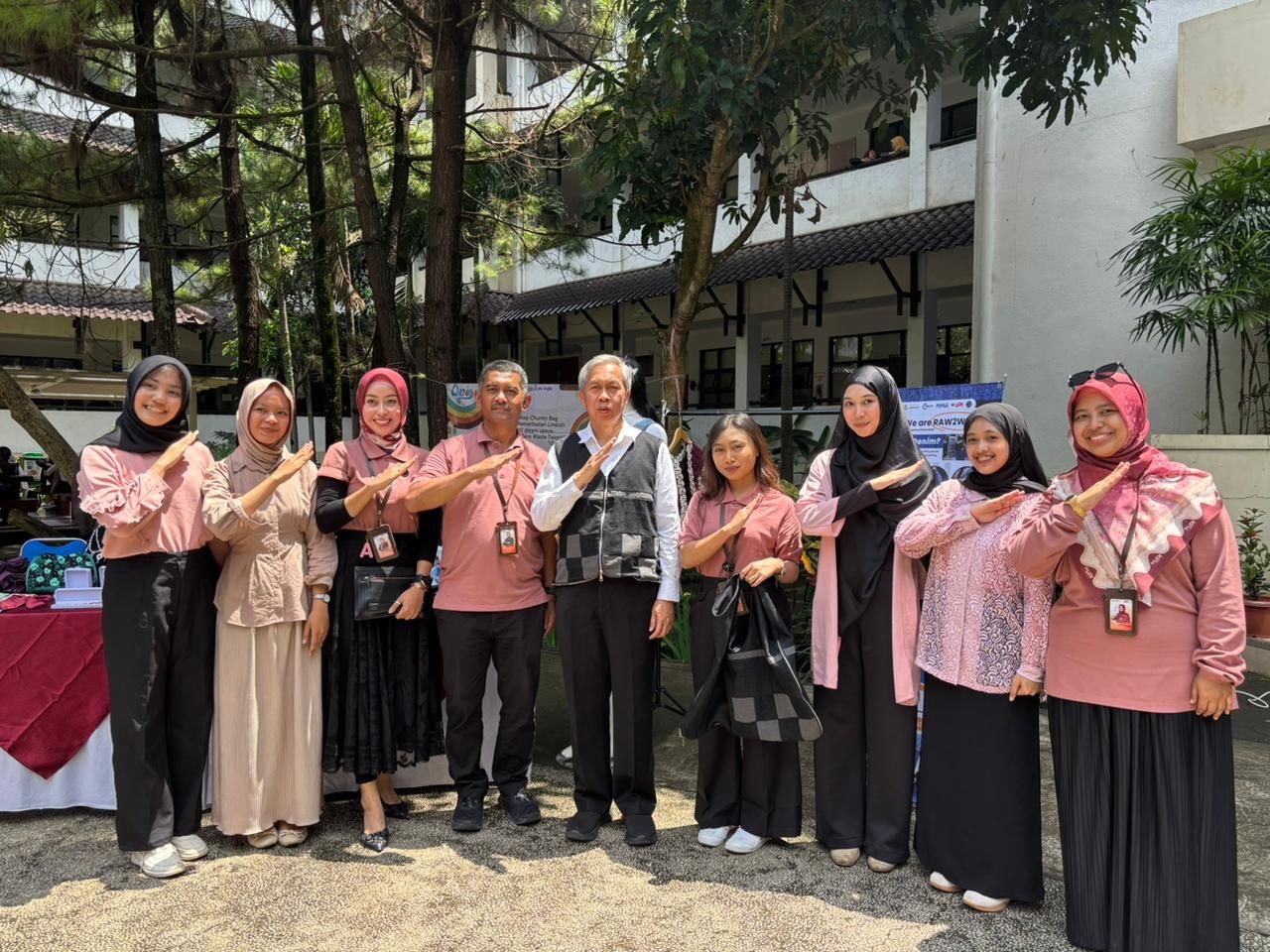 RAW2WEAR: Inovasi Sustainable Fashion Karya Mahasiswa FPTI UPI Lolos Pendanaan P2MW