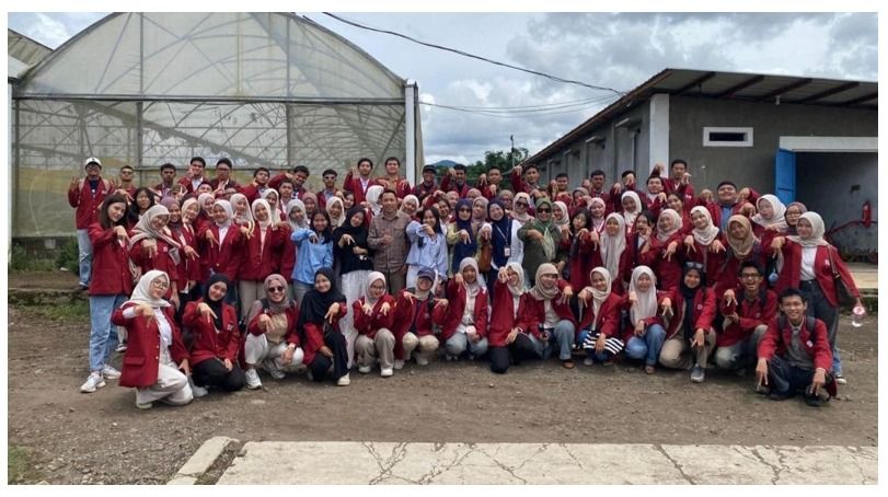 Mahasiswa PTAg FPTI UPI Pelajari Teknologi Pertanian Modern & Industri Pangan Lokal Melalui Kunjungan ke Amazing Farm dan Pabrik Bolu Susu Lembang