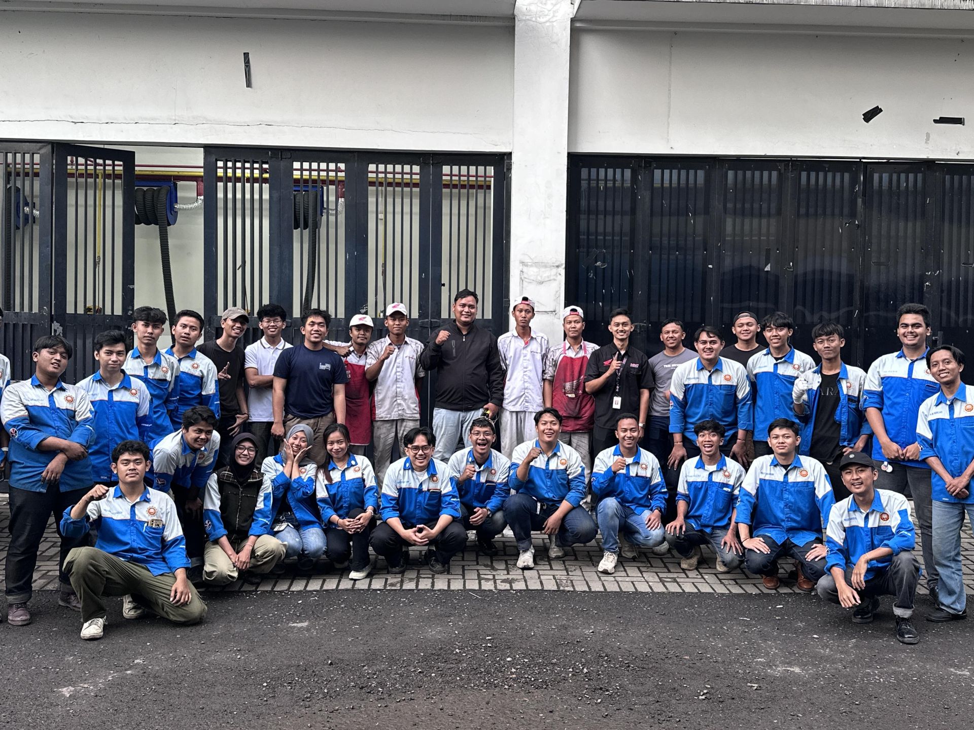 MOC FPTI UPI Gelar Layanan Servis Motor Gratis untuk Masyarakat