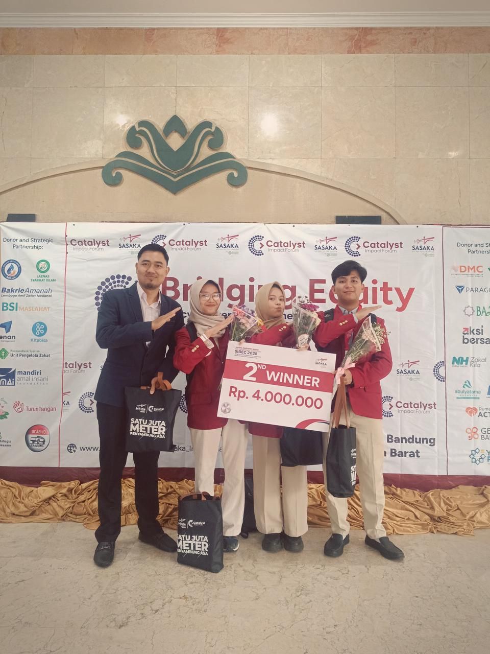 Bangun Akses, Bangkitkan Desa: Mahasiswa FPTI UPI Juara 2 SIBEC 2025