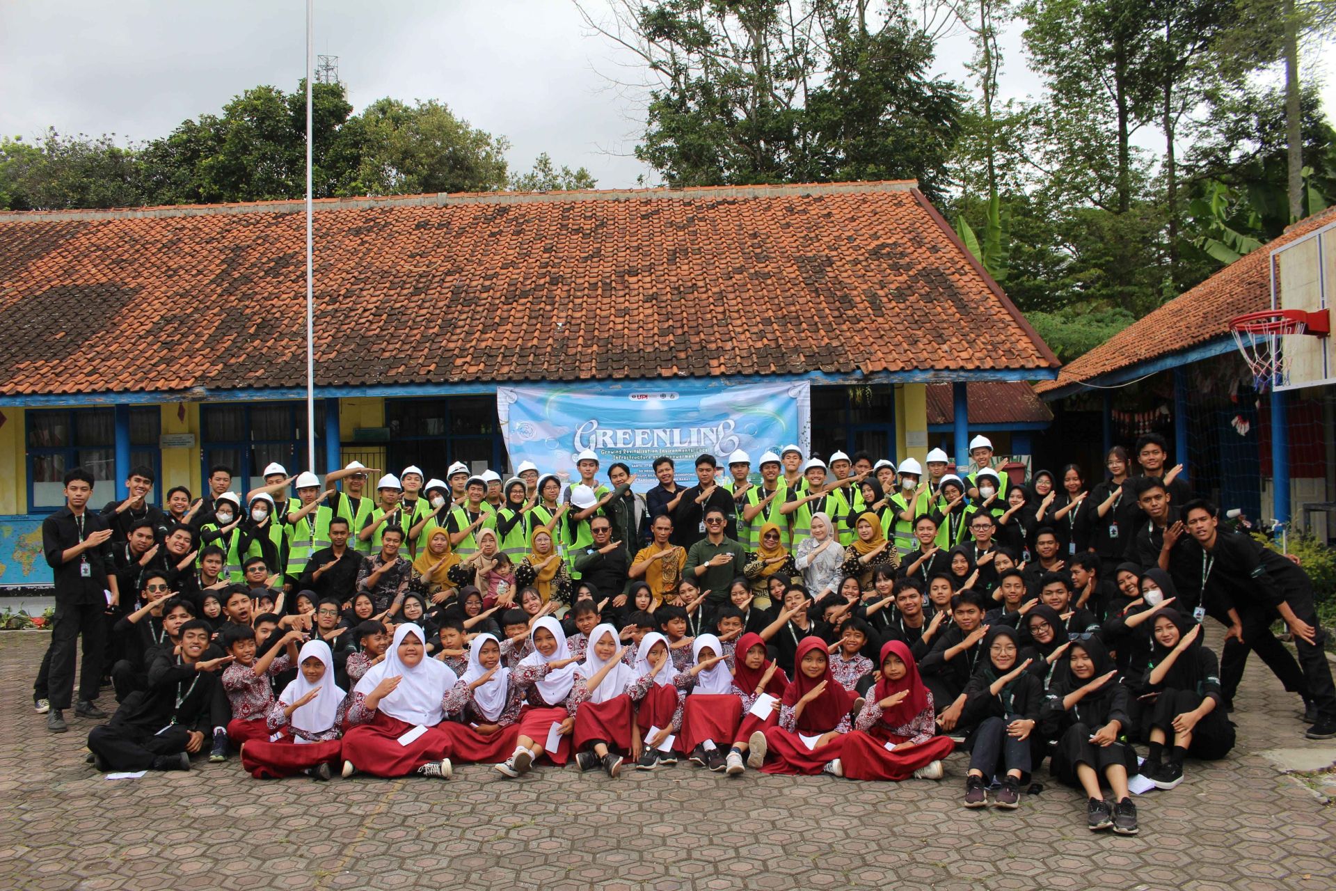Himpunan Mahasiswa Teknik Sipil FPTI UPI Revitalisasi SD Negeri Tugu Parongpong