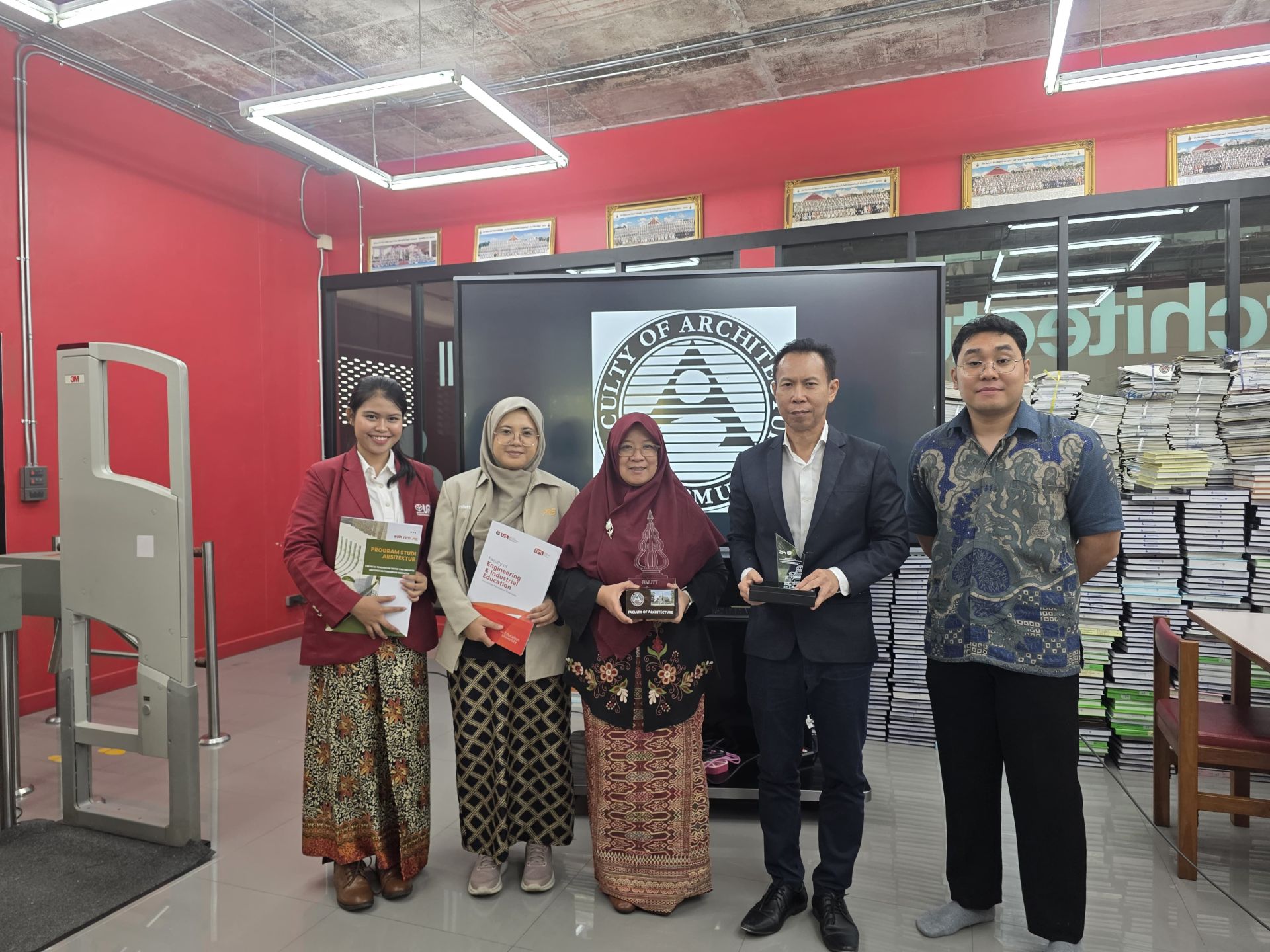 Penandatanganan Kerja Sama Internasional FPTI UPI dan RMUTT Perkuat Kolaborasi Bidang Arsitektur