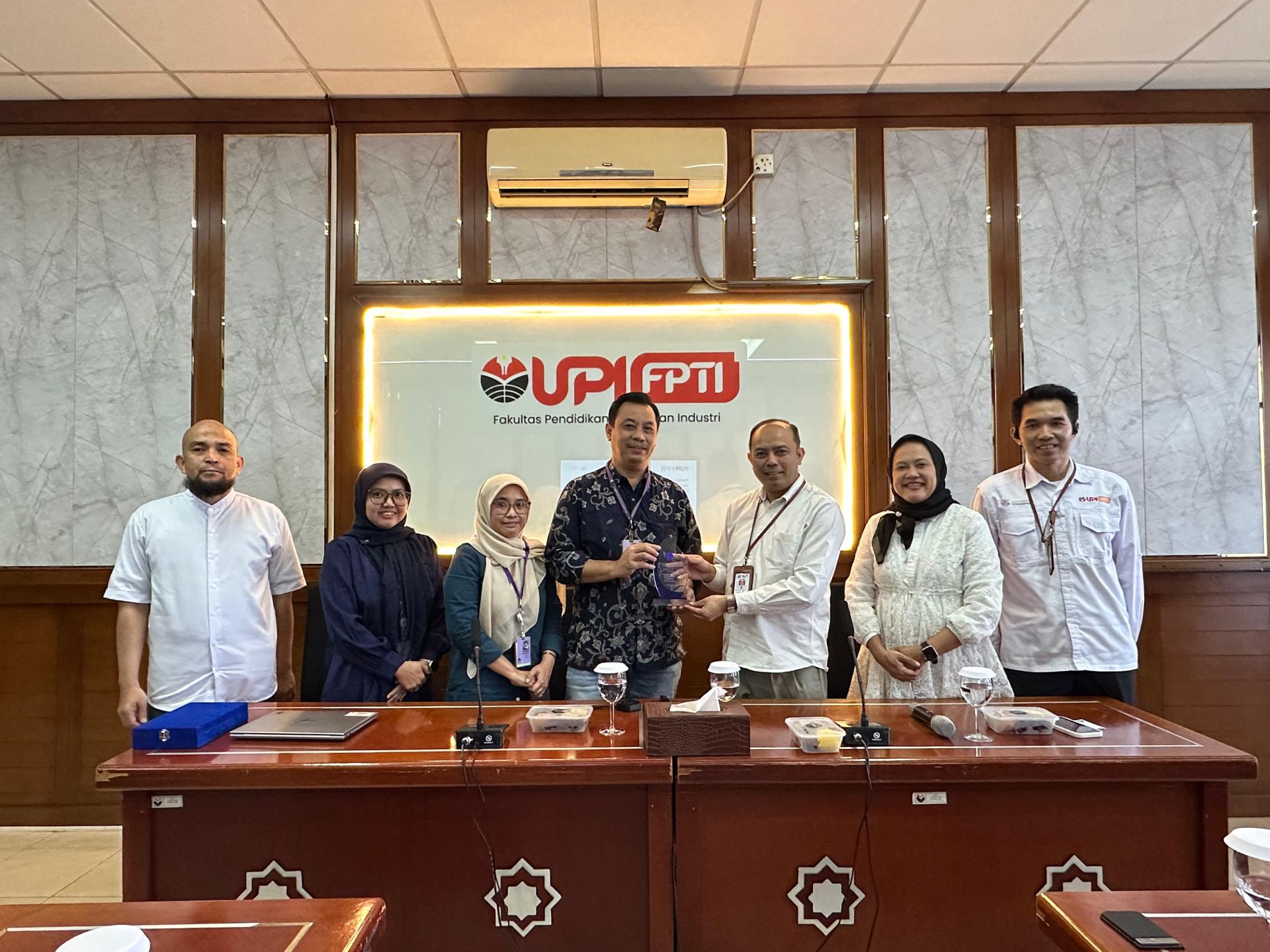 FPTI UPI dan PT UTAC Manufacturing Services Indonesia Jajaki Kerja Sama Rekrutmen Alumni dan Penguatan Link and Match dengan Industri