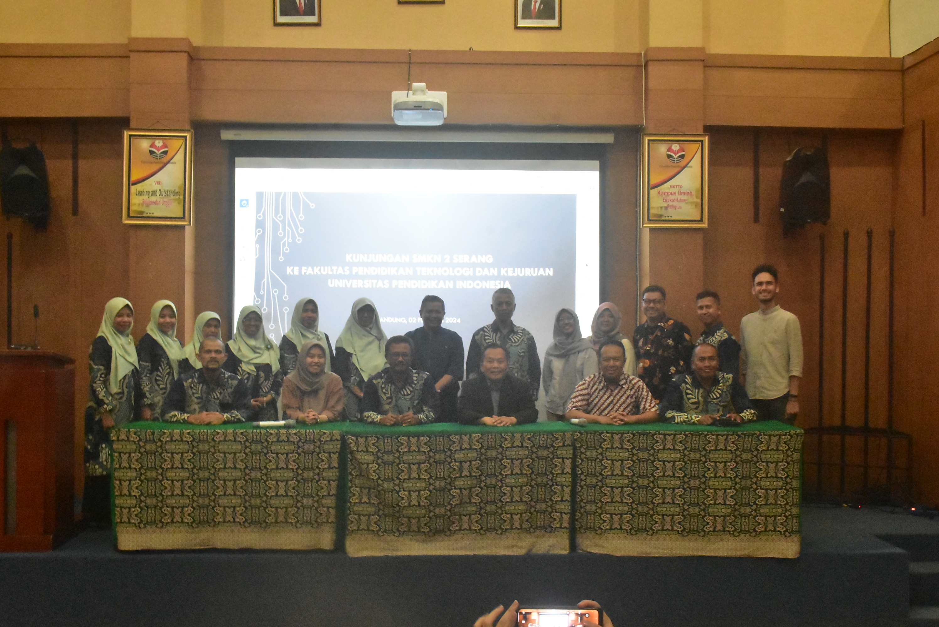 SMK Negeri 2 Kota Serang Melakukan  KunjunganLapangan dan Kampus ke FPTK UPI