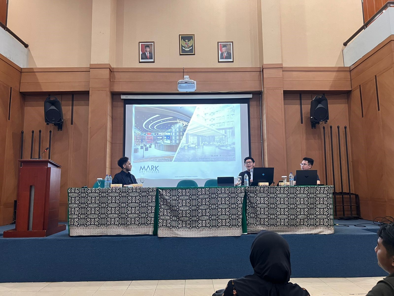 Dinamika Perancangan Bangunan Publik : Kuliah Umum Program Studi Arsitektur
