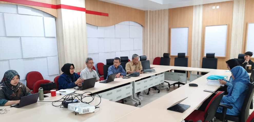 ROGRAM STUDI TEKNIK LOGISTIK REVIEW KURIKULUM PROGRAM STUDI