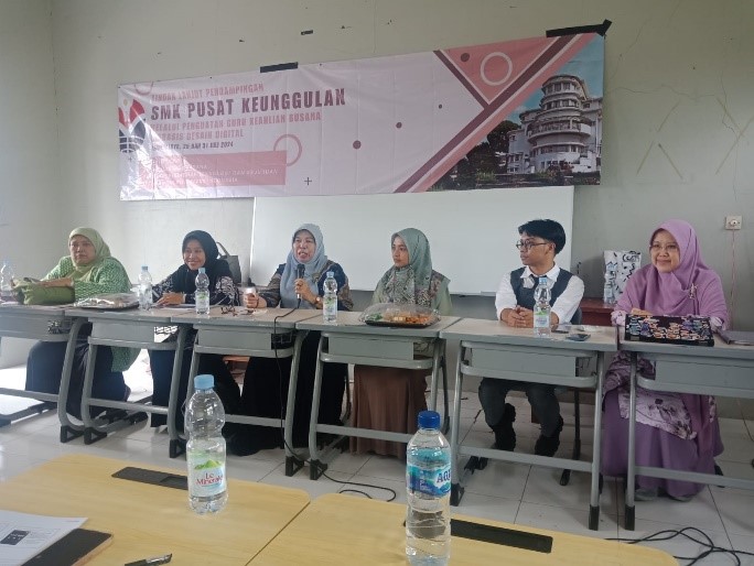 PRODI PENDIDIKAN TATA BUSANA FPTI UPI MENGGELAR PENGABDIAN UNTUK MEMPERKUAT KOMPETENSI GURU BUSANA BERBASIS DESAIN DIGITAL DI SMK PK KABUPATEN TASIKMALAYA