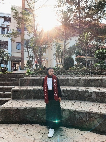 Conny Auleoni Sapira Putri Raih predikat cumlaude dan sukses jadi wisudawan terbaik Prodi Pendidikan Teknik Bangunan FPTI UPI