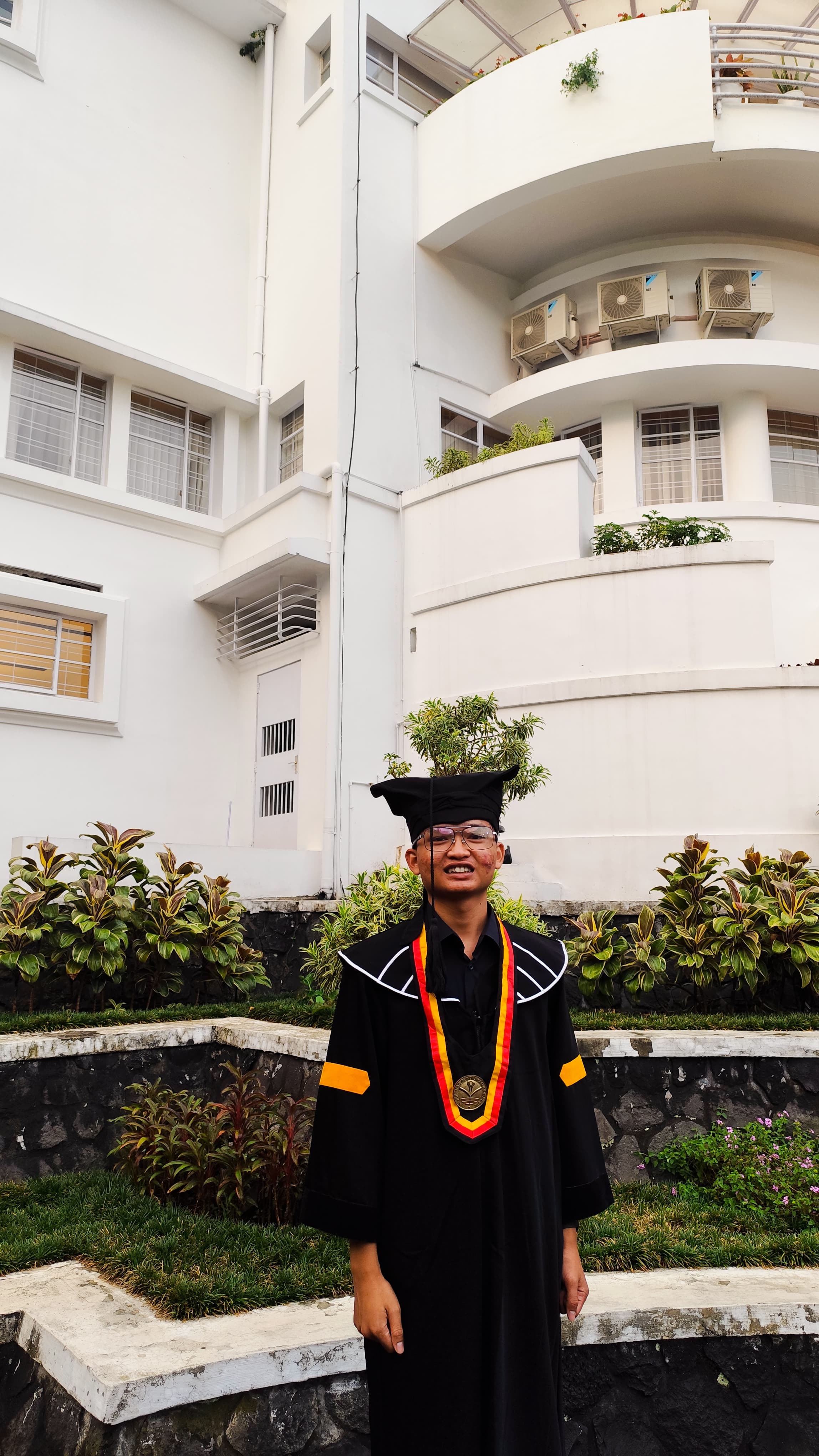 Kisah Sukses Ahmad Khoirul Huda Penerima Program KIP Kuliah Lulus Jadi Wisudawan Terbaik Prodi Pendidikan Teknik Mesin