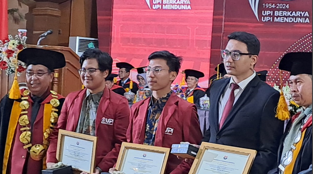 MAHASISWA TEKNIK LOGISTIK TERIMA PENGHARGAAN PADA DIESNTASLIS UPI KE-70