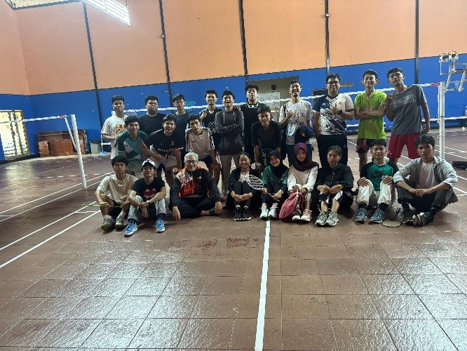 DOSEN DAN MAHASISWA TEKNIK ENERGI TERBARUKAN LAKUKAN OLAHRAGA BERSAMA DIHARI MINGGU: BUGAR DAN SEHAT BERSAMA UNTUK MENDUKUNG PROGRAM KAMPUS SEHAT