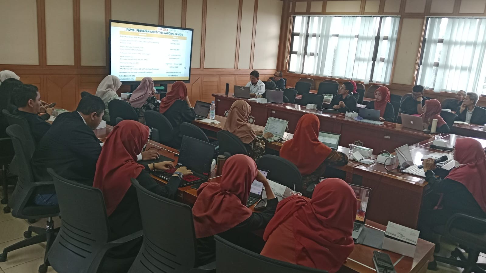 Dekan FPTI UPI Pimpin Rapat Evaluasi Kurikulum dan Persiapan Akreditasi Program Studi
