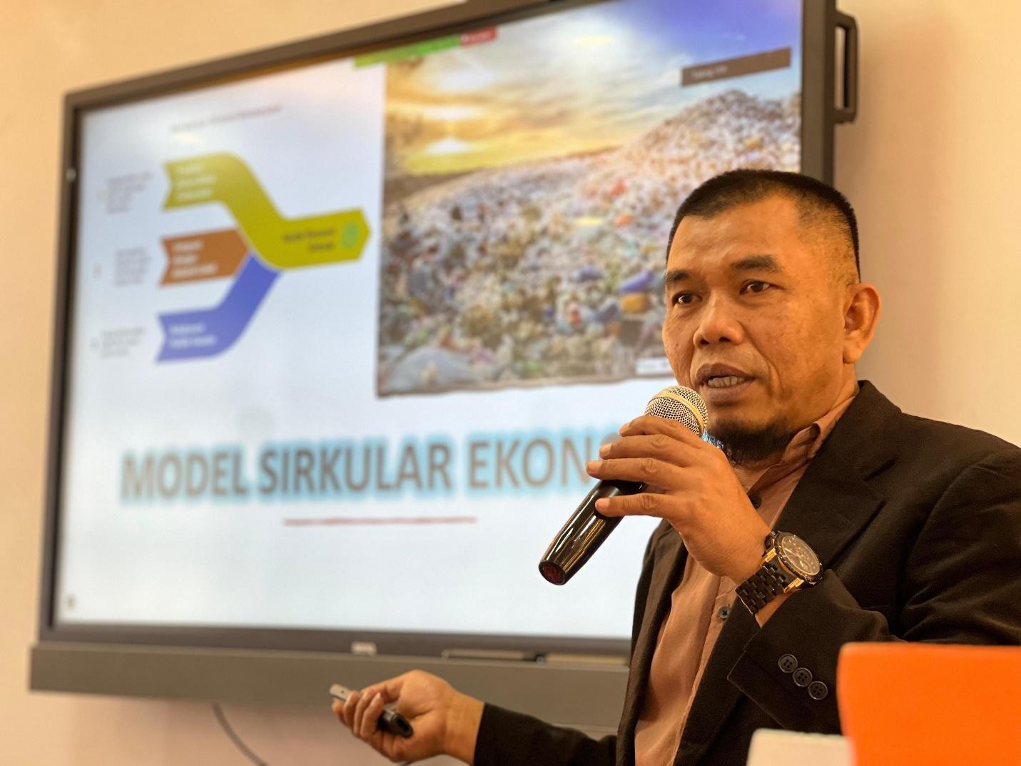 Calon Guru Besar FPTI UPI, Dr. Indra Mamad Gandidi, Paparkan Positioning Paper di Bidang Teknik Kimia