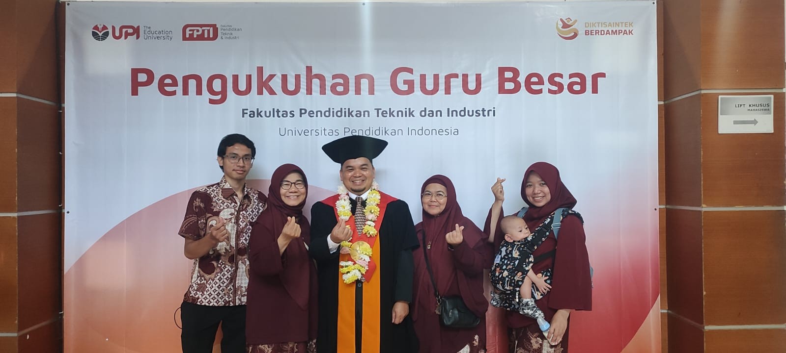 Prof. Dr. Eng. Usep Surahman Dikukuhkan sebagai Guru Besar FPTI UPI di Bidang Arsitektur Energi Berbasis Keberlanjutan Orasi Ilmiah Bertema Arsitektur Hemat Energi