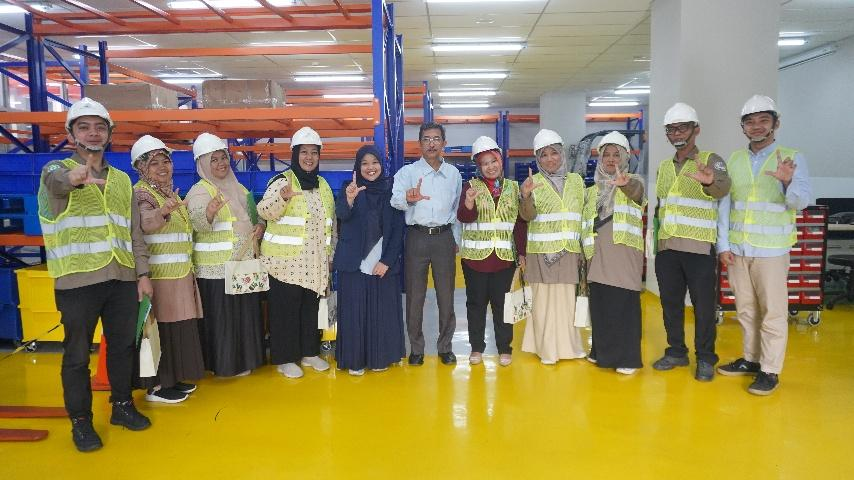 Pengabdian Kepada Masyarakat Dosen Prodi Teknik Logistik FPTI UPI: Pelatihan Kompetensi Digital untuk Guru SMK Bidang Logistik