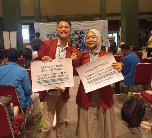 TIM INFRASOLA TEKNIK SIPIL FPTI UPI MERAIH PENGHARGAAN CREATIVE IDEA & FAVORITE POSTER DALAM SUSTAINABLE INNOVATIONS ESSAY COMPETITION (SINEC) 2025